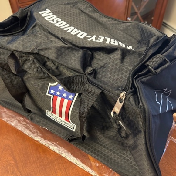 Harley Davidson #1 sports duffel bag - Picture 3 of 4